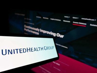 UnitedHealth Group Stock: Is UNH Outperforming the Healthcare Sector?
